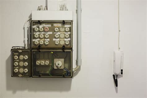 electrical circuit box with screw in fuses|screw in fuse chart.